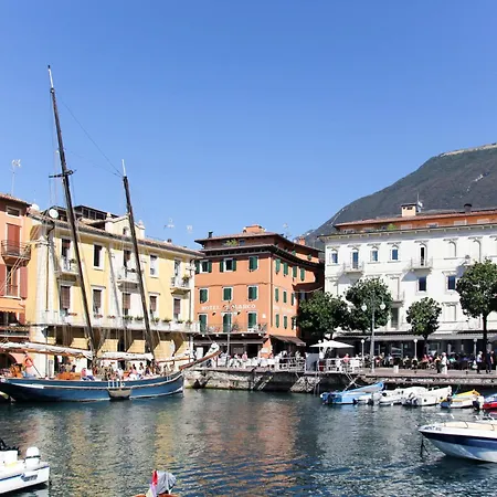 Zwei-zimmer-wohnung Mit Seeblick By Interhome Lägenhet Malcesine
