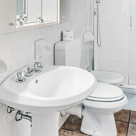 Appartamento Zwei-zimmer-wohnung Mit Seeblick By Interhome