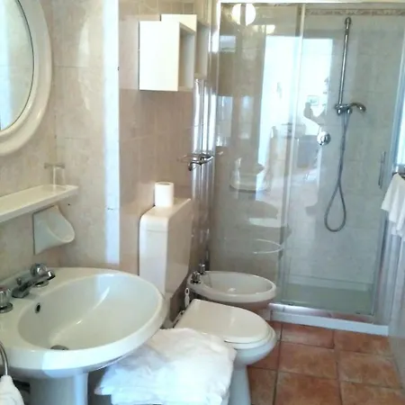 Appartement Zwei-zimmer-wohnung Mit Seeblick By Interhome