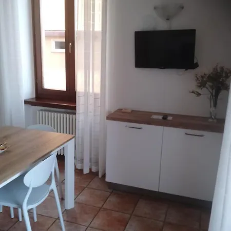 Zwei-zimmer-wohnung Mit Seeblick By Interhome *